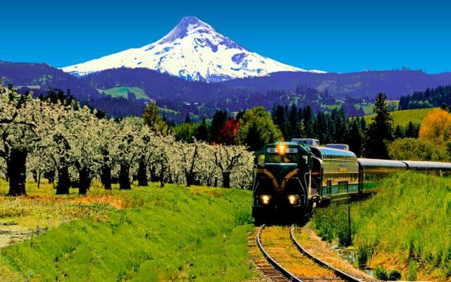 This Oregon Vintage Train From 1906 Costs Just $27 And Locals Have Loved It For Generations