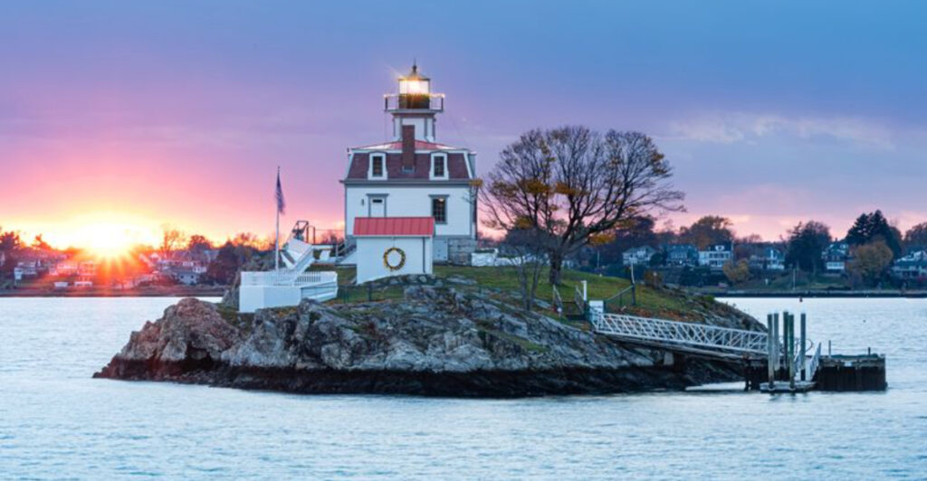 11 Rhode Island Lighthouses Where Coastal Beauty Meets Maritime History