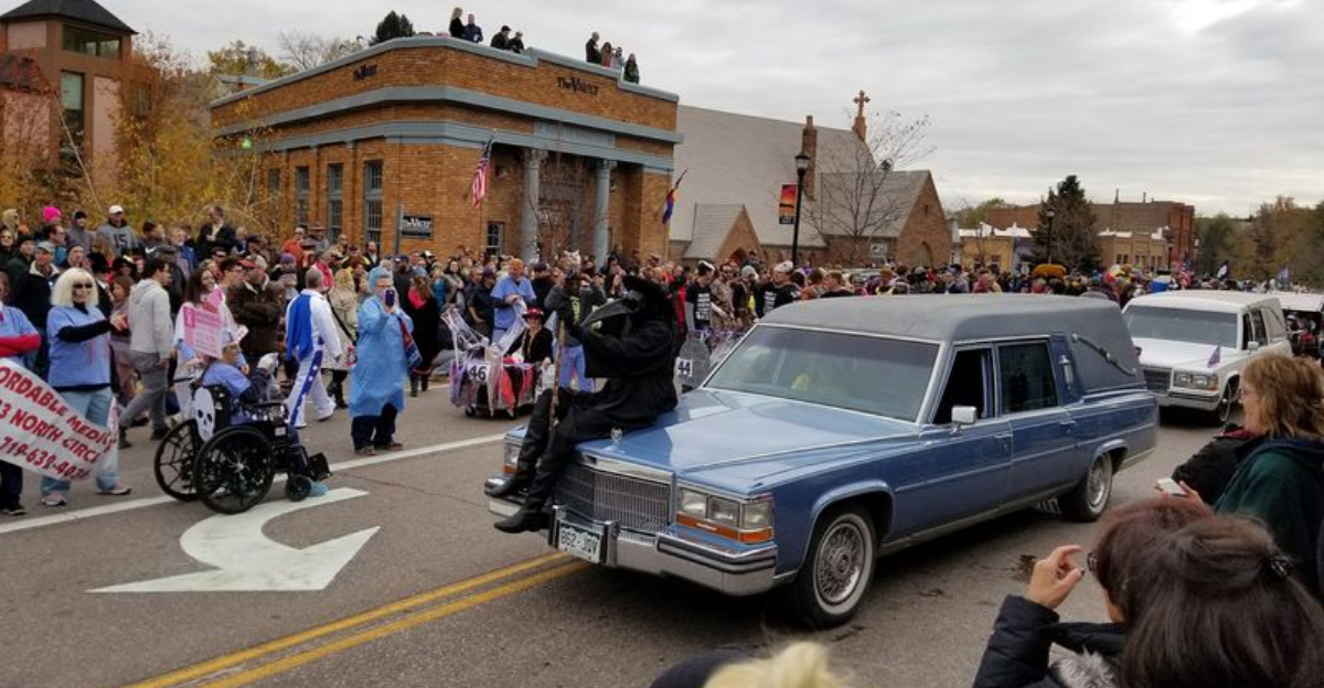 13 American Places With Strange Local Traditions You Won’t Find Anywhere Else