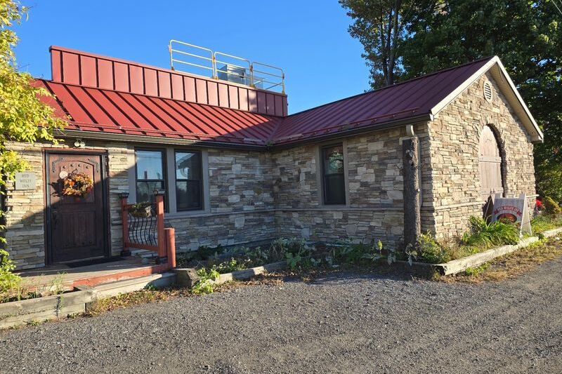 Locals Keep Filling This New Jersey Steakhouse Even When The Outside Looks Dark