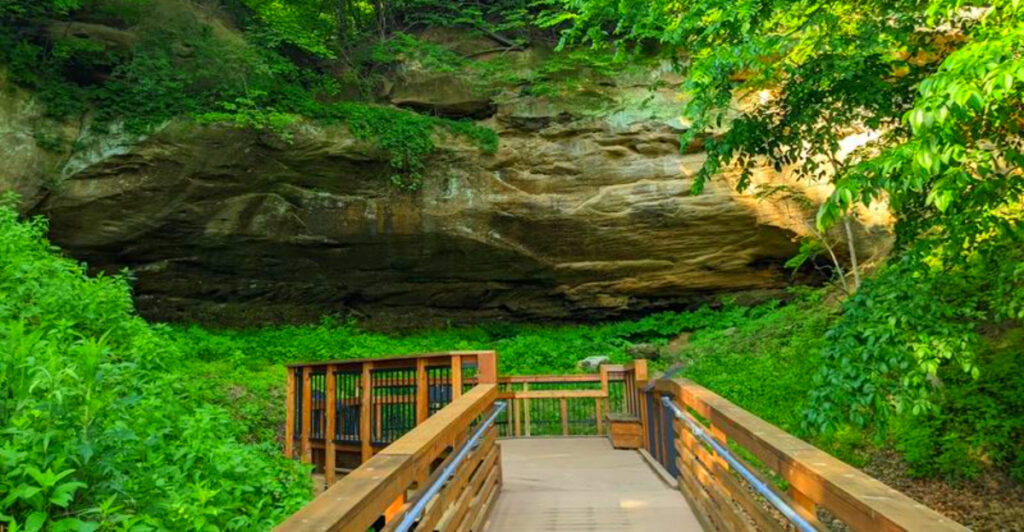 One of Nebraska’s Most Beautiful State Parks Has Ancient Petroglyphs and Stunning River Views