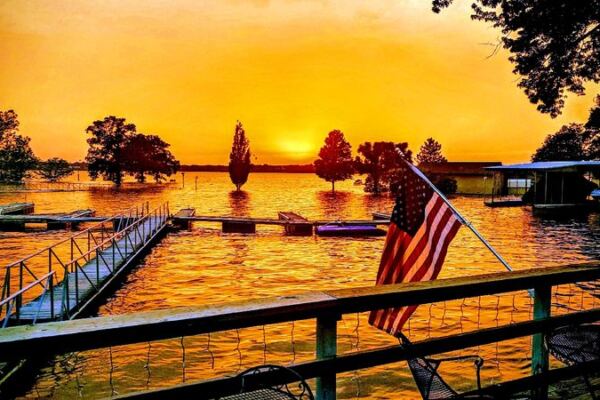 This Waterfront Oklahoma Bar and Grill Draws Nightly Crowds for Its Laid-Back Vibe, Live Music, and Grand Lake Sunsets