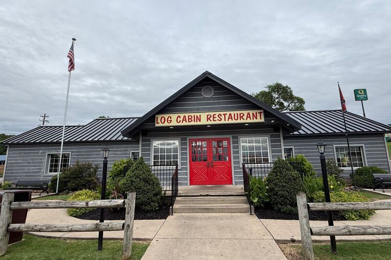 This Tennessee Roadside Cabin Is Worth the Detour for Its Rare Fried Chicken Livers Alone