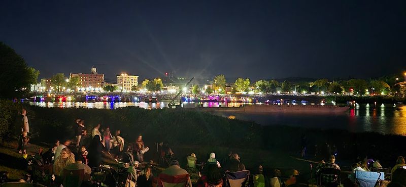 This Ohio River Festival In Marietta Lights Up The Waterfront With Live Music, Fireworks, And Sternwheelers
