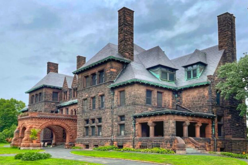 America’s Longest Stretch Of Victorian Homes Is Hiding In This Minnesota City