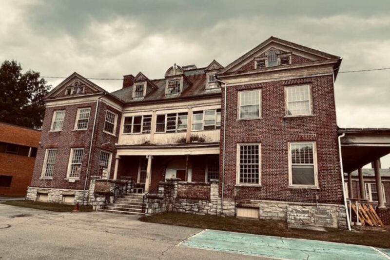 This Abandoned Virginia Sanatorium Has Become A Paranormal Investigation Hotspot