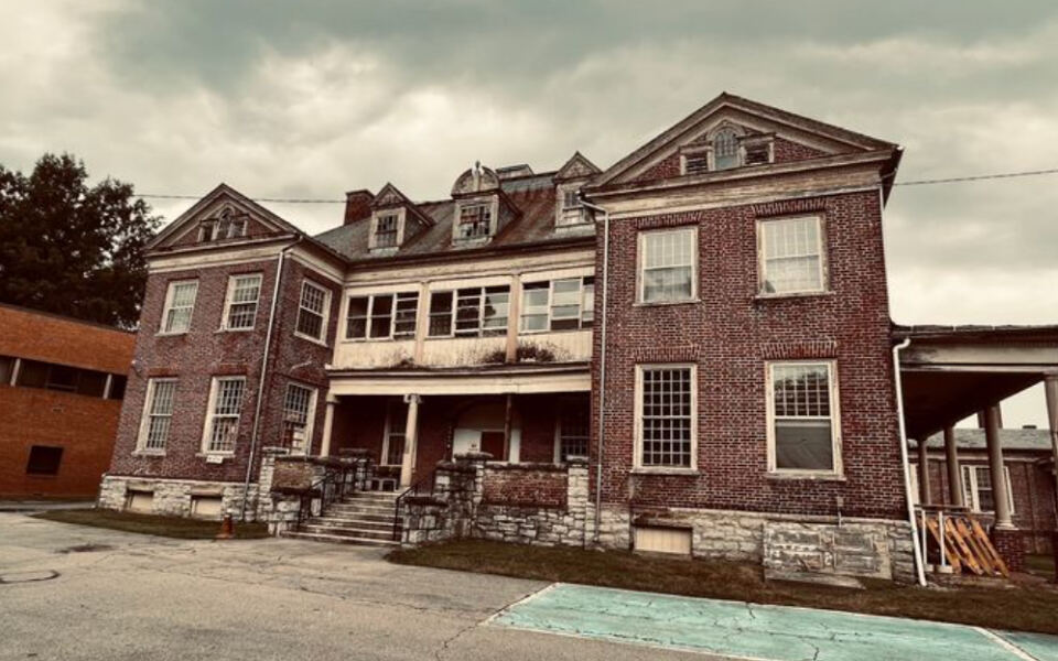 This Abandoned Virginia Sanatorium Has Become A Paranormal Investigation Hotspot