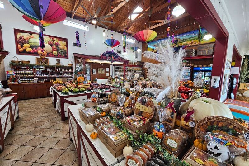 This Family-Run California Fruit Barn Wins Over Food Lovers With Fresh Produce, Pies, And Farm-Fresh Nuts