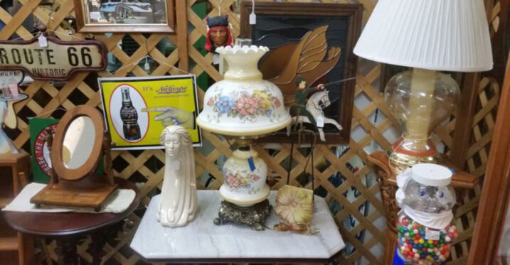 This Tiny Illinois Town Could Keep Antique Hunters Busy All Weekend