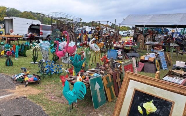 Wear Your Comfiest Shoes: This Texas Flea Market Is So Big You’ll Hunt Vintage Treasures for Hours