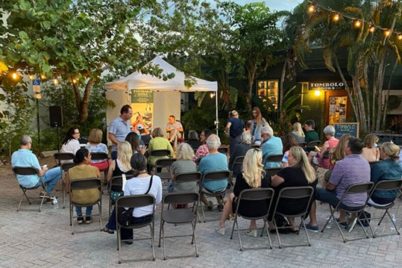 This Cozy Florida Bookstore Has A Hidden Courtyard Made For Reading