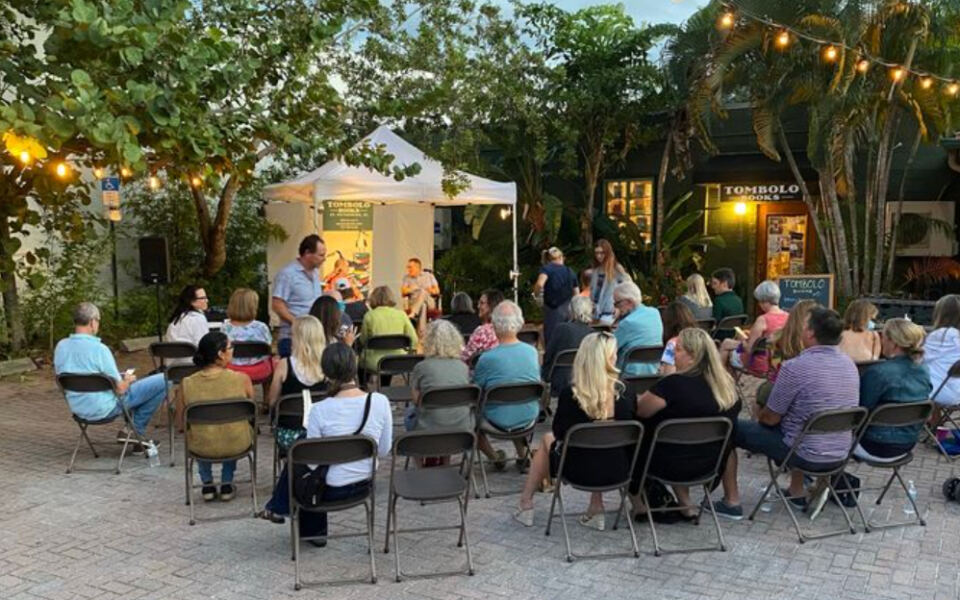 This Cozy Florida Bookstore Has A Hidden Courtyard Made For Reading