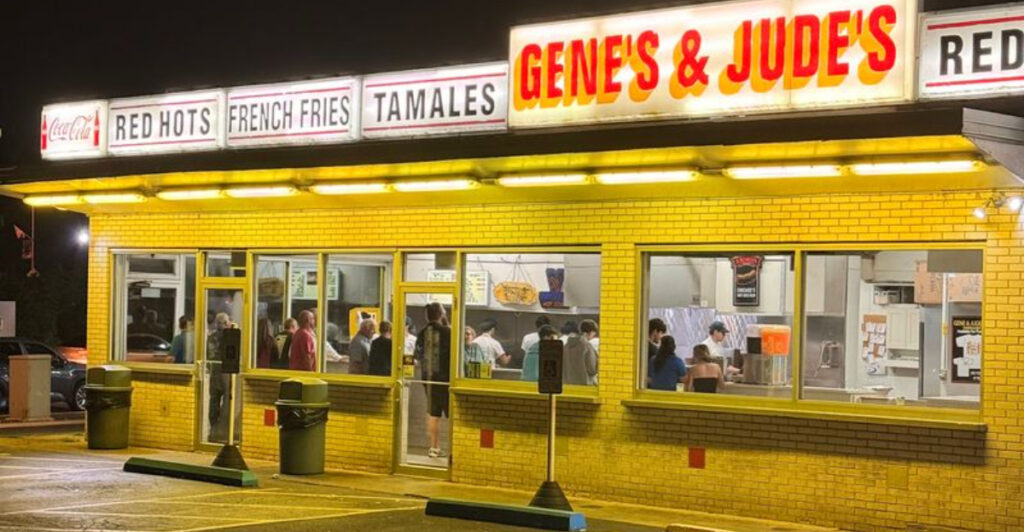 This Modest Illinois Hot Dog Stand Still Draws Crowds After All These Years