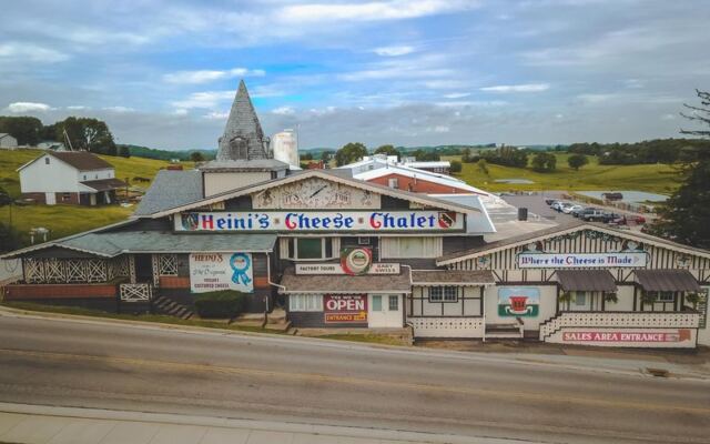 Deep In Amish Country This Ohio Cheese House Still Presses Wheels The Old-Fashioned Way