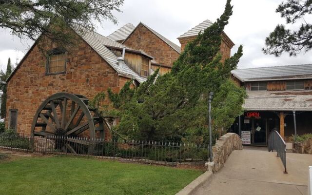 This Historic Texas Restaurant Serves Down-Home Comfort Food Beside a Working Water Wheel and Little Bridge