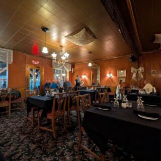 This Old-School Ohio Italian Spot Still Packs Its Dining Rooms Night After Night (And You’ll Get Why)
