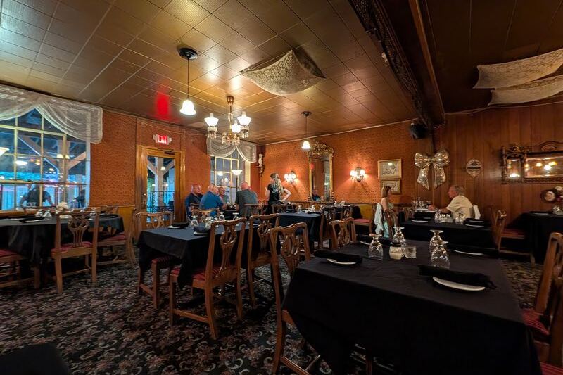 This Old-School Ohio Italian Spot Still Packs Its Dining Rooms Night After Night (And You’ll Get Why)