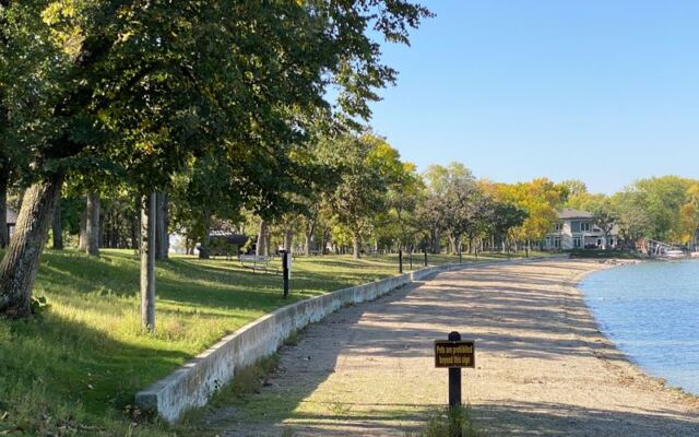 This Iowa State Park Wraps a Clear Lake Swimming Beach Into an Easy Family Summer Day