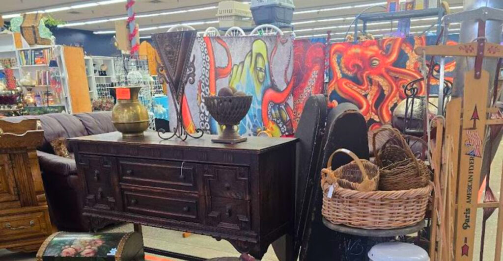 Near the Shores of Lake Michigan, This Weekend Flea Market Mixes Coastal Charm With Unexpected Bargains