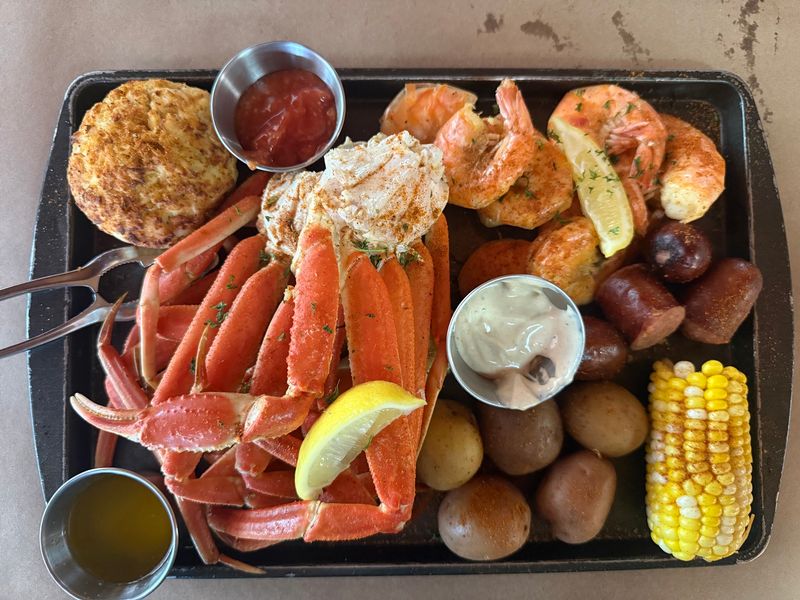 This Unassuming Tennessee Cafe Serves Crab Legs and Jumbo Shrimp in the East Tennessee Mountains