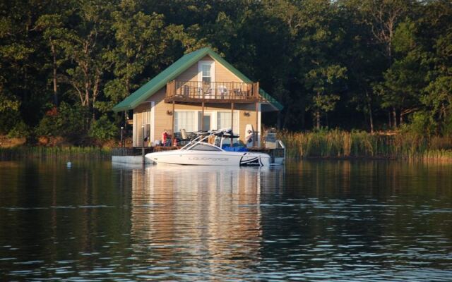 These Floating Cabins on Oklahoma’s Lake Murray Let You Wake Up Right on the Water