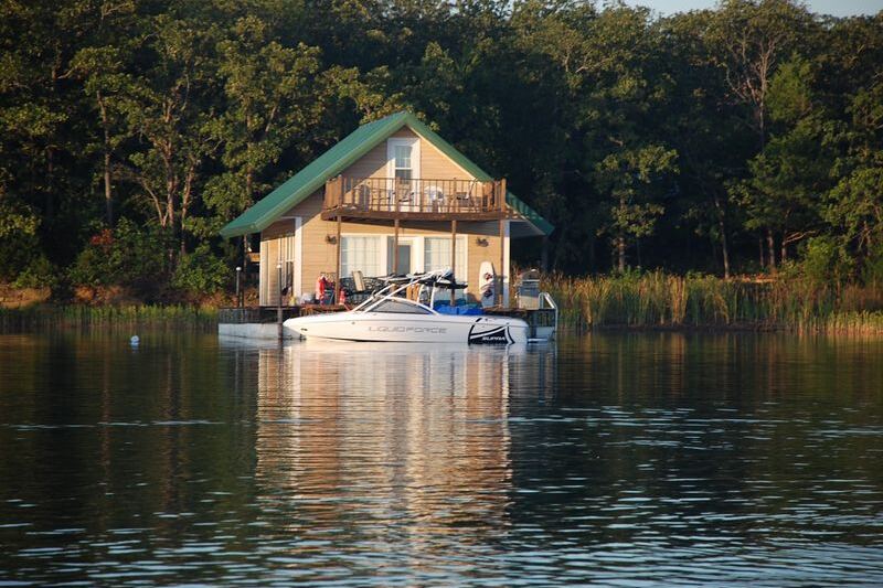 These Floating Cabins on Oklahoma’s Lake Murray Let You Wake Up Right on the Water
