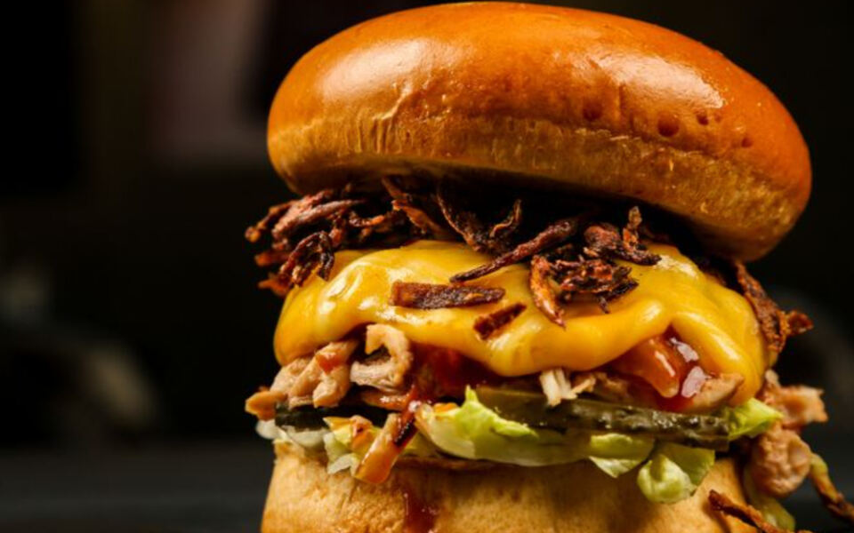 This Illinois Burger Joint Grinds Bacon Directly Into Every Patty With Its Unusual 90/10 Beef Blend