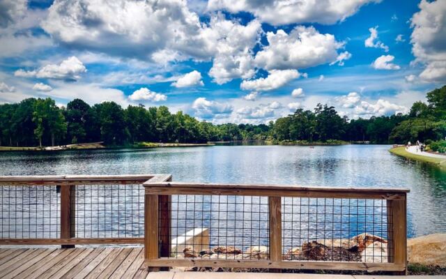 This Historic South Carolina Restaurant Dishes Up Southern Comfort Food With Sweeping Lake Views