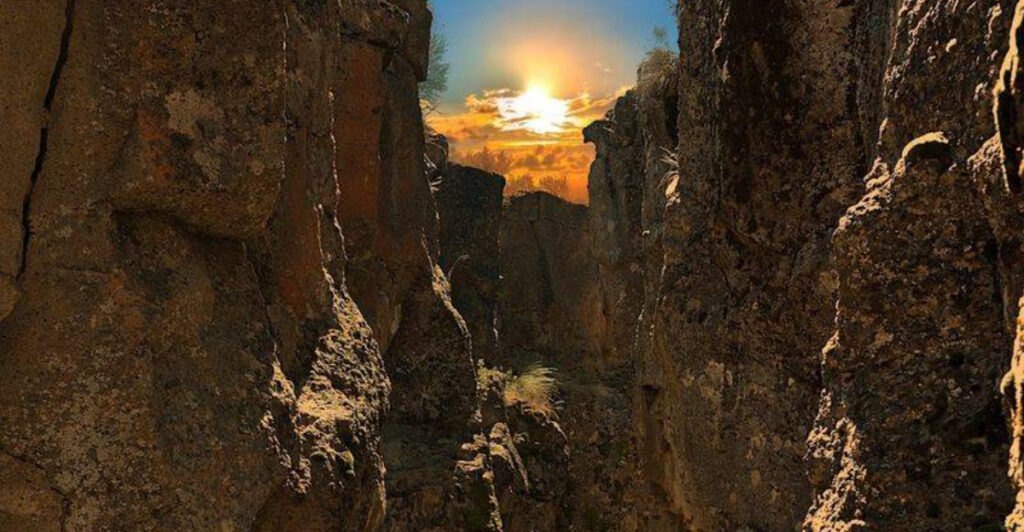 This Oregon Trail Descends Into a Two-Mile Volcanic Fissure Up to 70 Feet Deep