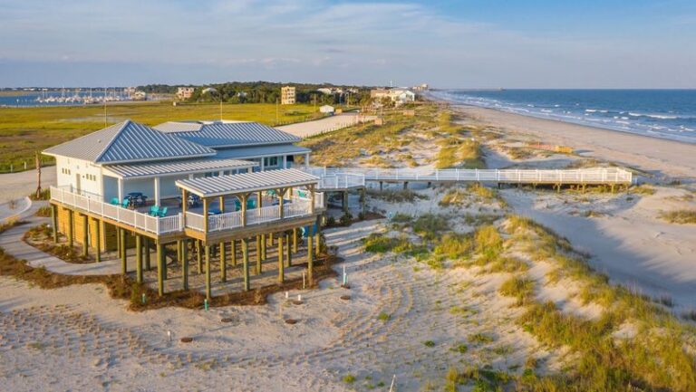 This Family-Friendly South Carolina Beach Park Has Lifeguards, Changing Rooms, And A Clean Sandy Shore