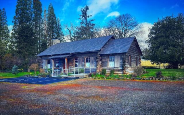 This Oregon Pioneer Village Lets You Wander Old Frontier Buildings With Docents Who Bring the History Alive