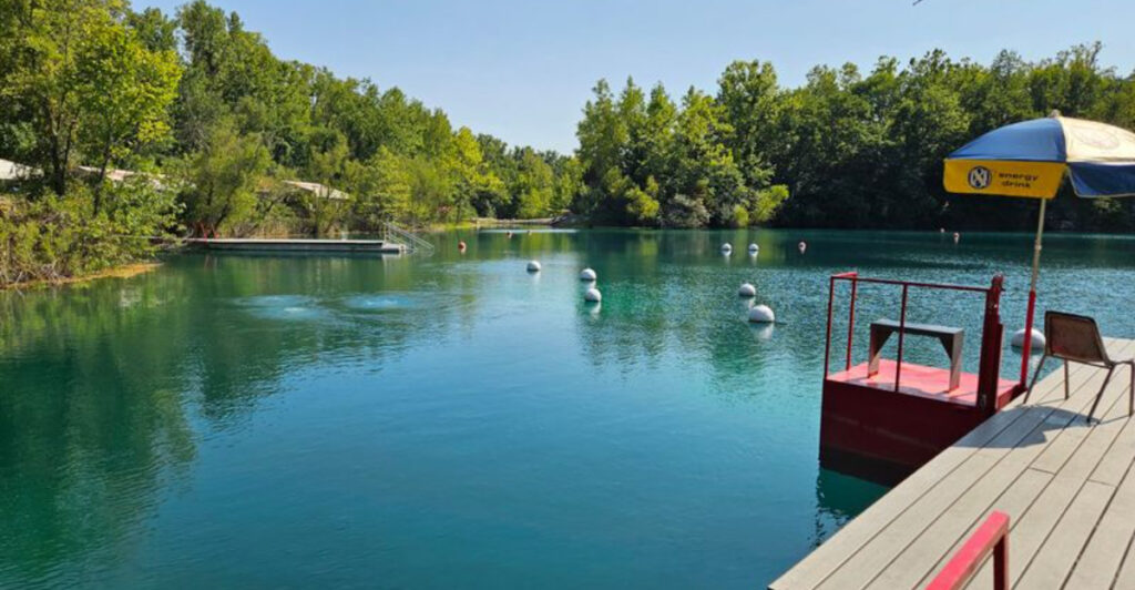 This Short Illinois Hike Ends at a Crystal-Clear Quarry Swimming Hole