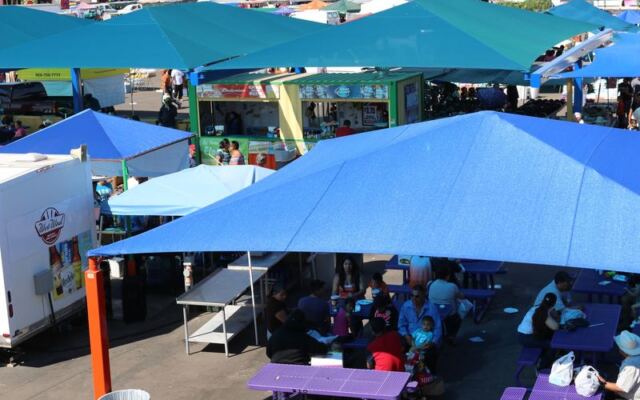 Get to This Arizona Flea Market Early and You’ll Spend the Whole Morning Digging for Used Treasures
