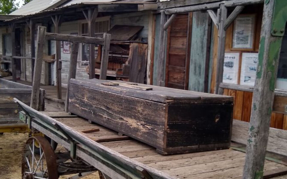 This Forgotten Oregon Town Went From Wool Boomtown to Ghost Town