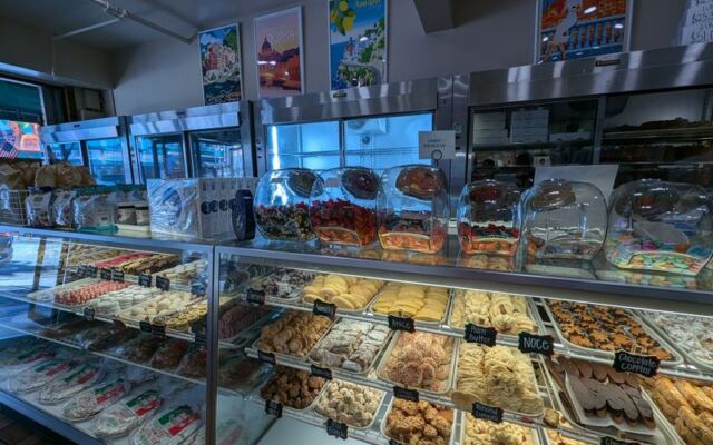 This Old-World California Italian Bakery Has Been Making the City’s Best Cannoli for Generations