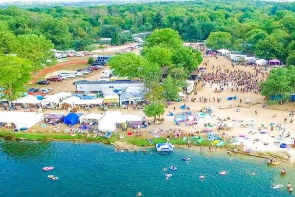 This Ohio Lake Throws A Peak Summer Festival You Have To See Before It’s Gone