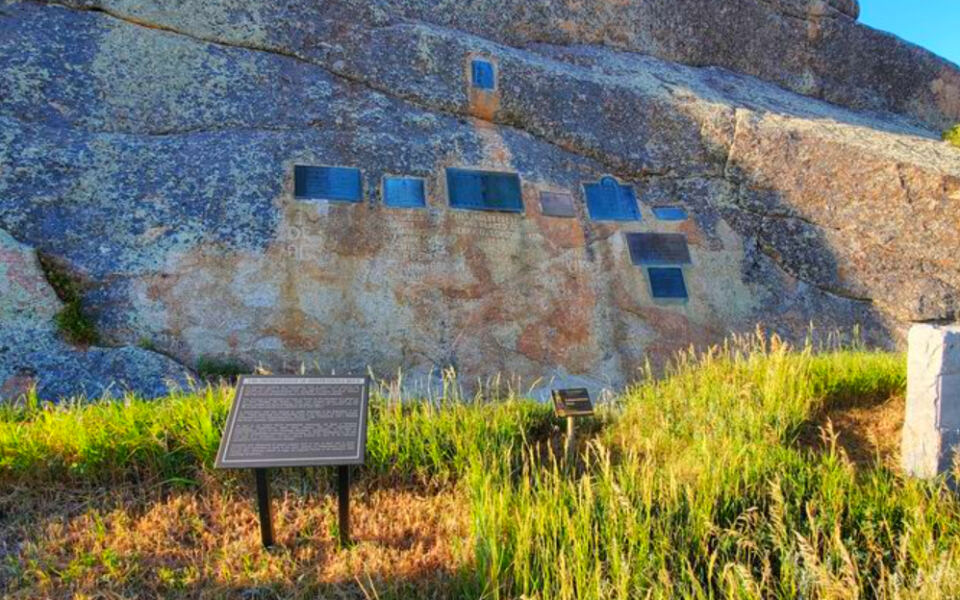 13 Landmarks That Reveal the Story Behind America’s Expansion West