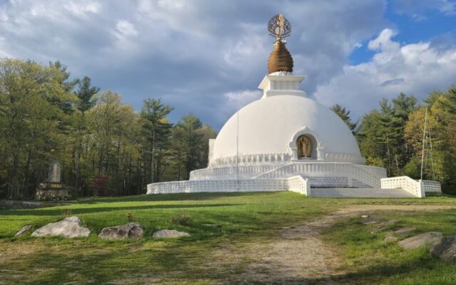 A Short Hike Through the Massachusetts Woods Leads to a White Peace Pagoda and a Zen Garden That Feels Worlds Away