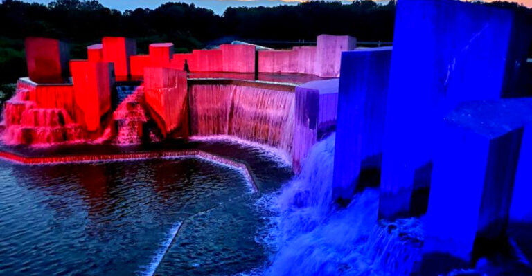 This Hidden Flint Waterfall Lights Up at Night – And Most People Don’t Know It Exists