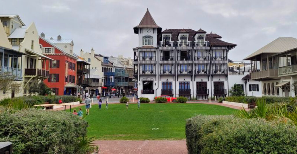 POV: You Just Found One Of Florida’s Prettiest Small Towns