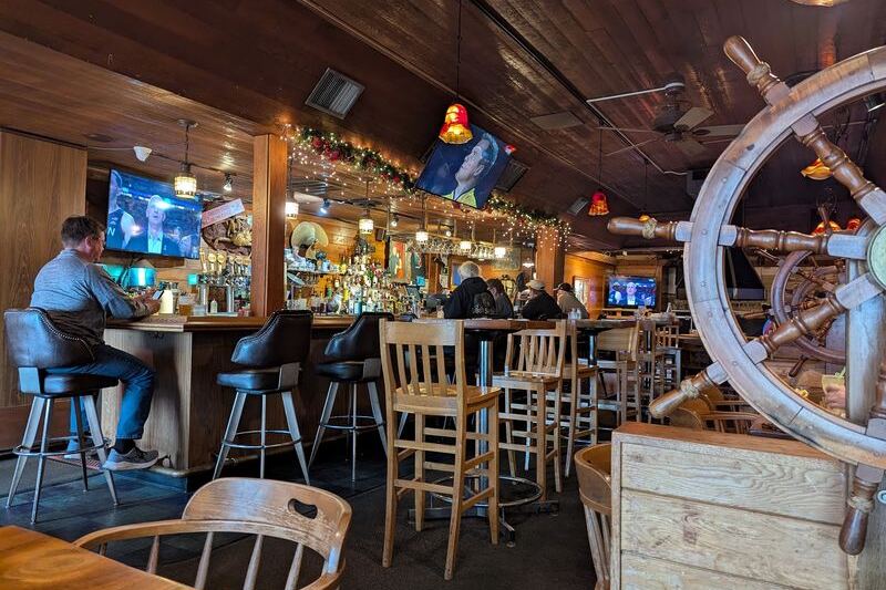 This Oregon Coast Seafood Joint Fills Up at Night for Its Live Music, Old-School Charm, and Buttery Clam Chowder