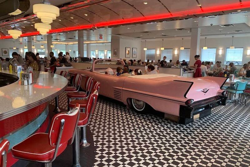This ’50s-Themed Tennessee Diner Seats You Inside Vintage Cars, Complete With a Jukebox and Newspaper Menus