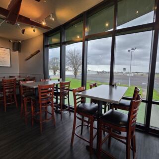 This Oregon Airport Diner Serves A $10 Breakfast While Small Planes Land 20 Feet From Your Window