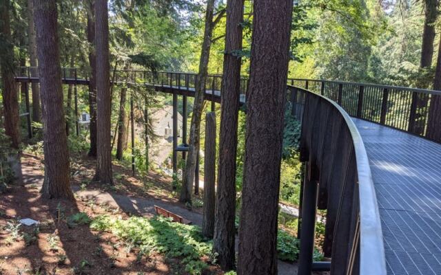This Oregon Botanical Garden Is A 17-Acre Urban Oasis With A Canopy Walk Hardly Any Locals Know About