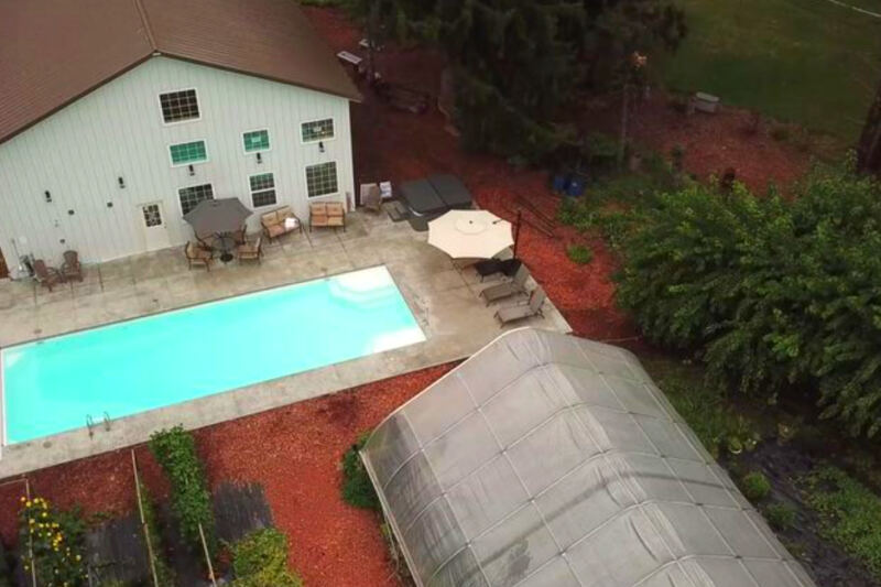 The Hidden Michigan Getaway Where You Wake Up to Fresh Breakfast and 30 Acres of Quiet Woods