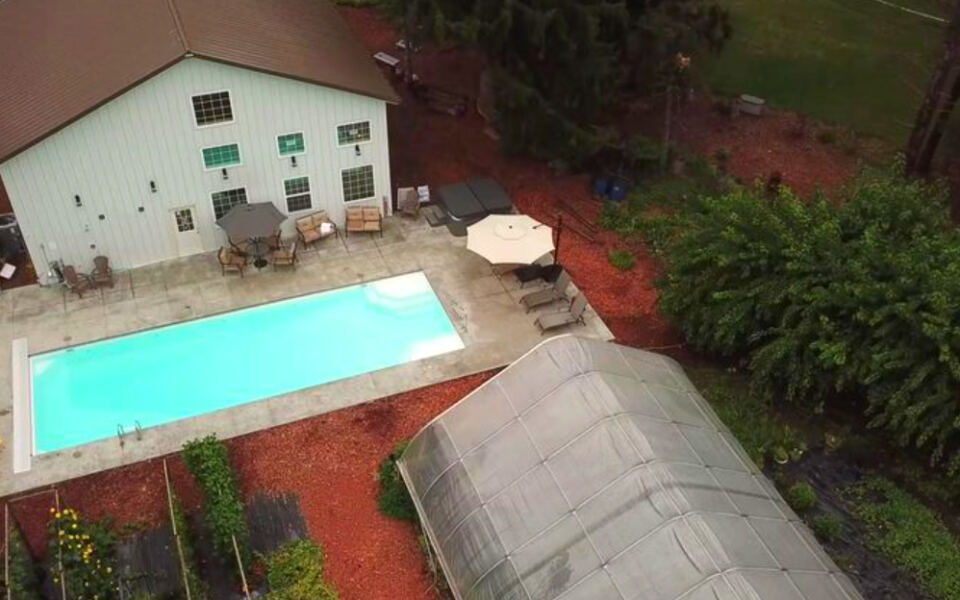 The Hidden Michigan Getaway Where You Wake Up to Fresh Breakfast and 30 Acres of Quiet Woods