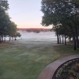 This Oklahoma Golf Club Pairs a Meticulous Course With a Clubhouse Bar Overlooking the Lake