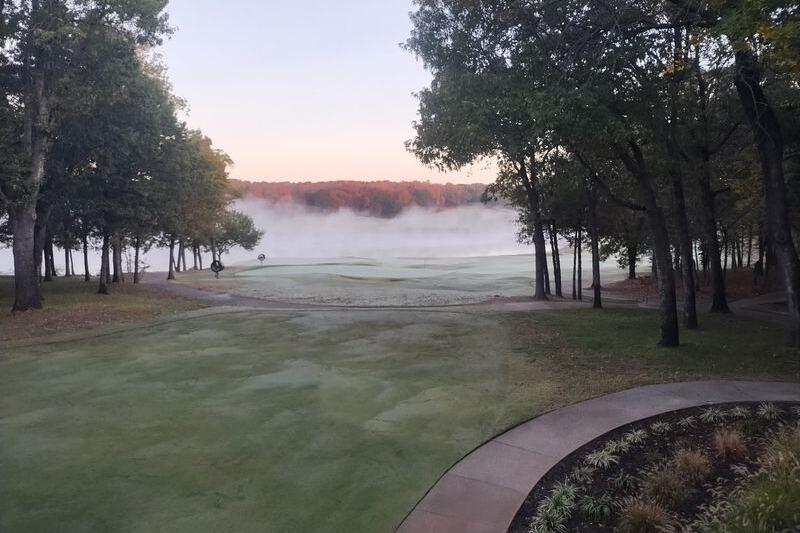 This Oklahoma Golf Club Pairs a Meticulous Course With a Clubhouse Bar Overlooking the Lake