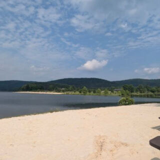 Maryland’s Mountain Lake Beach Wraps First-Time Visitors in Peaceful Views and Sandy Shoreline