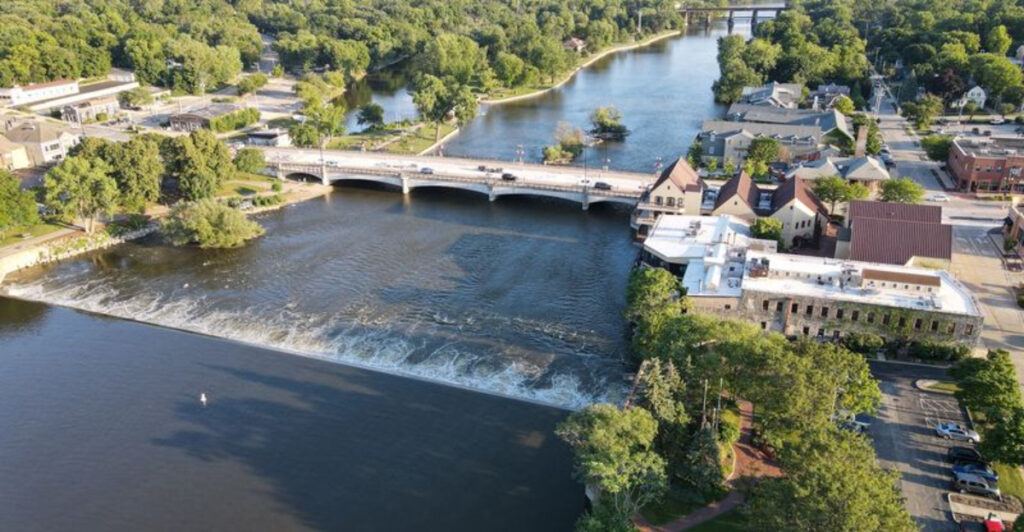 This Charming Illinois Small Town Looks Like It Belongs on a Postcard